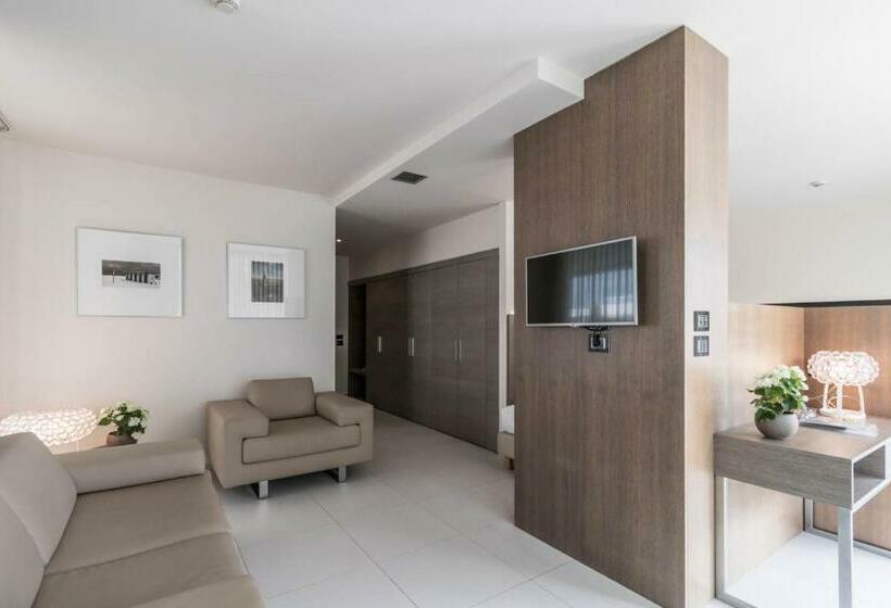 带大床的套房, Bellettini