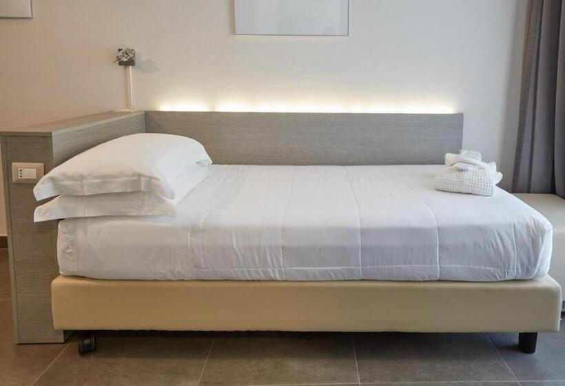 带海景的高级的单人间, Bellettini