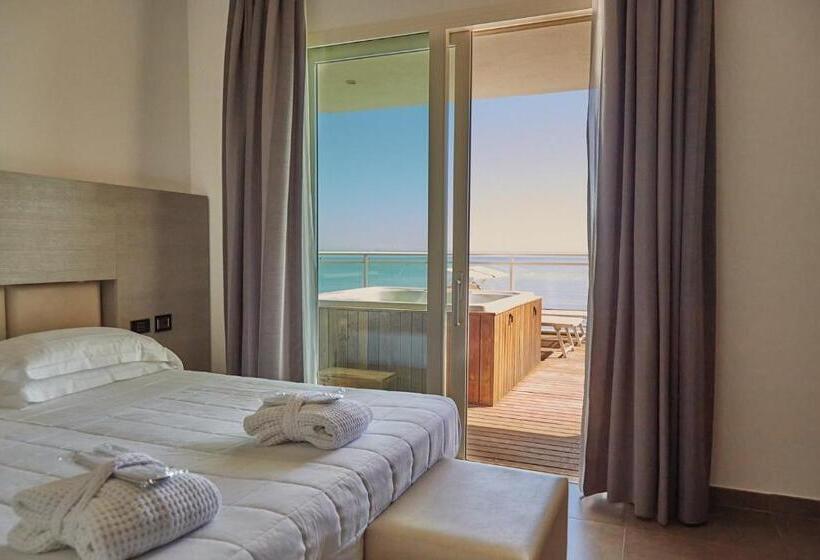 小型套房带海景, Bellettini