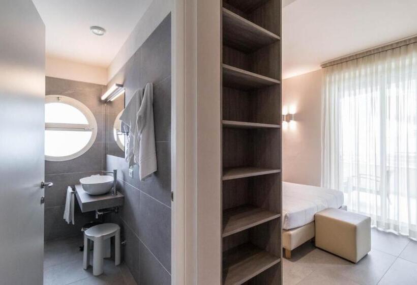 标准间侧面带海景, Bellettini