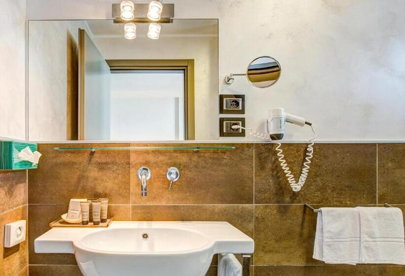 带观景的豪华间, Bellettini