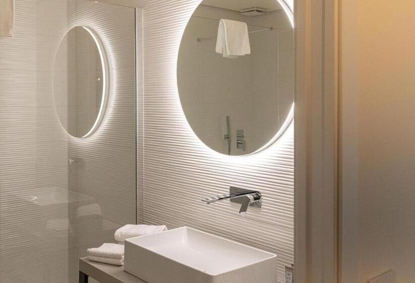 套房侧面可观海景, Bellettini