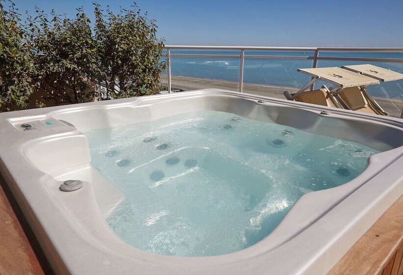 小型套房带海景, Bellettini