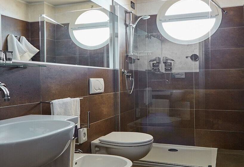 小型套房带海景, Bellettini