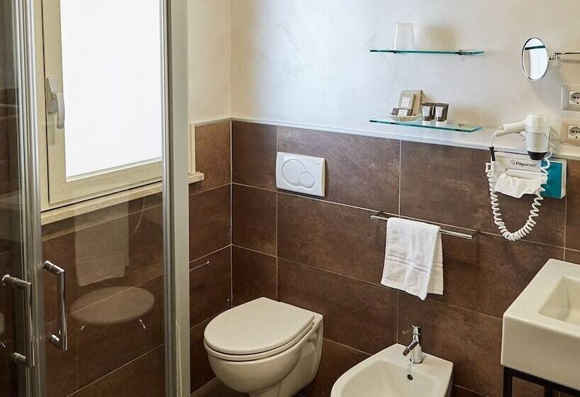 带海景的高级的单人间, Bellettini