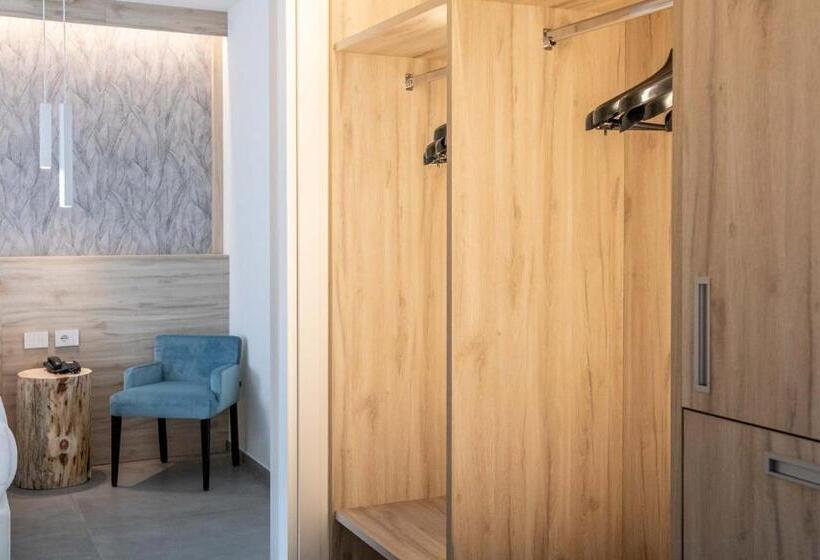 套房侧面可观海景, Bellettini