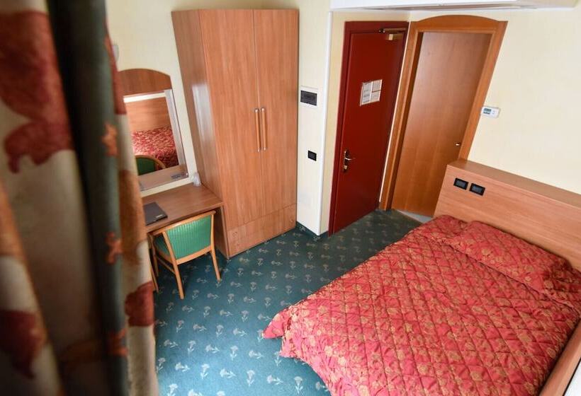 标准单人间, Brennero