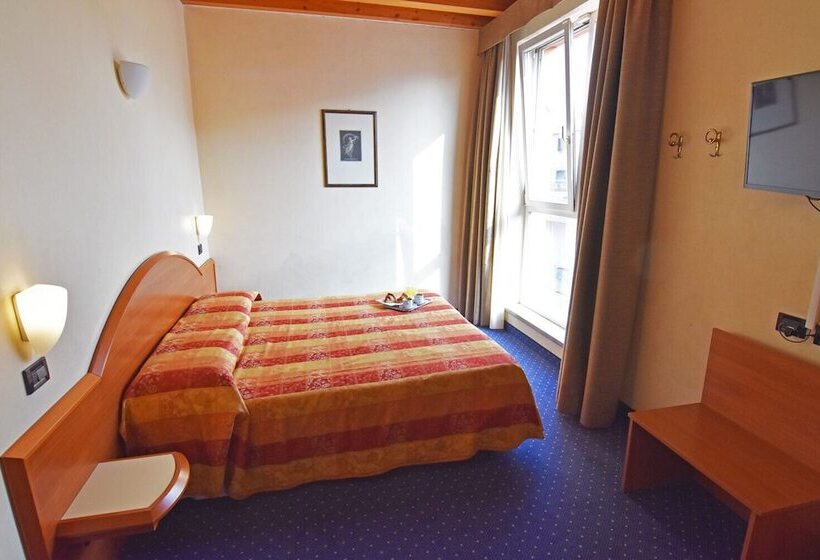 标准三人间, Brennero