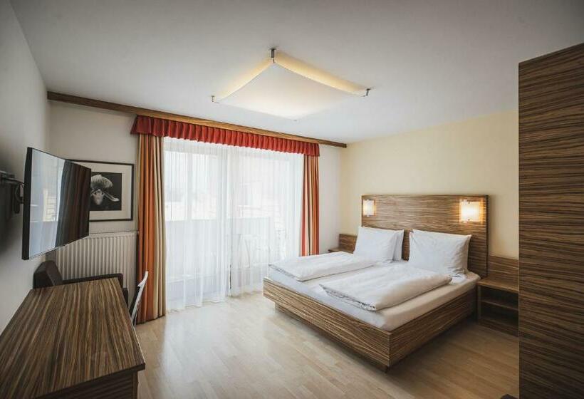 高级大房间, Brötz