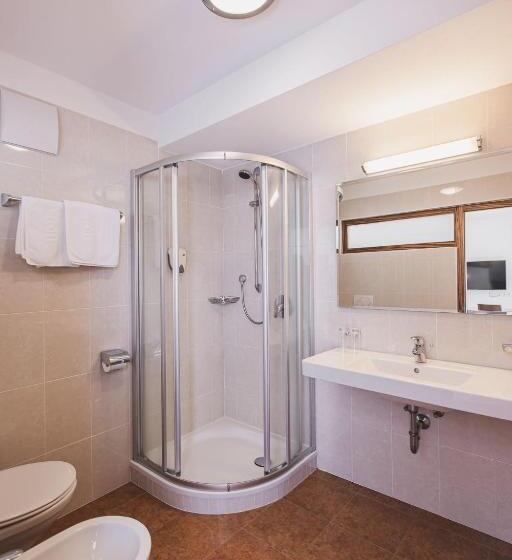 高级大房间, Brötz