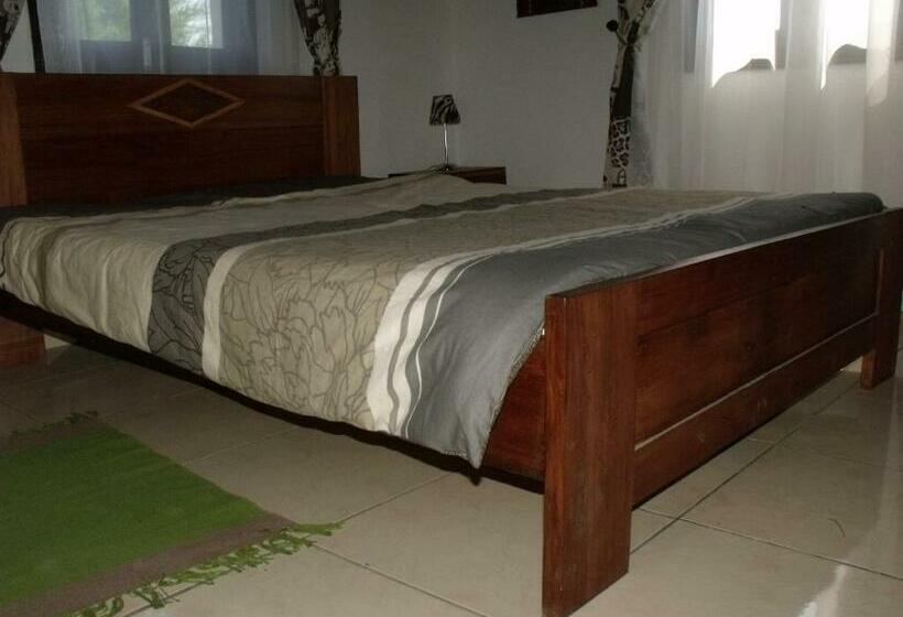 اتاق استاندارد با چشم‌انداز باغ, Iarimbato