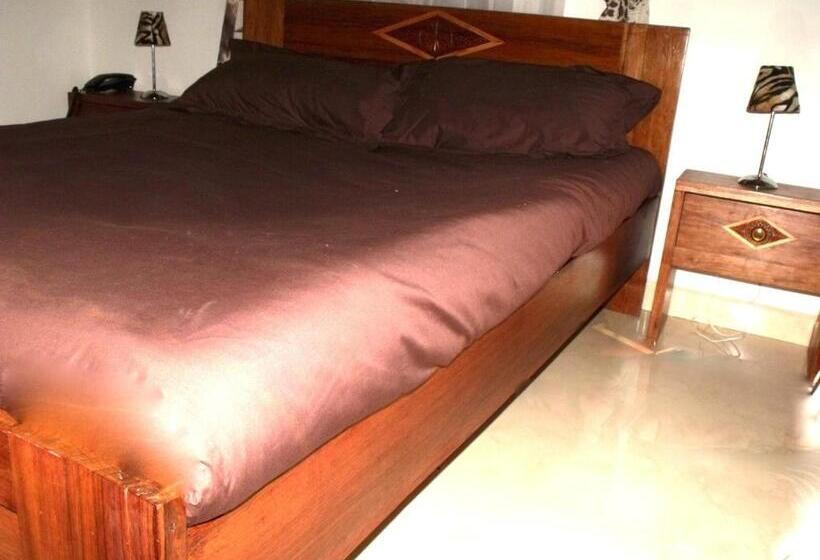 اتاق لوکس با تراس, Iarimbato