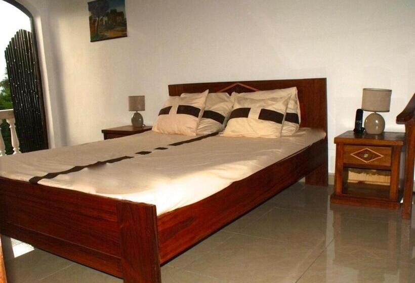 اتاق لوکس با تراس, Iarimbato