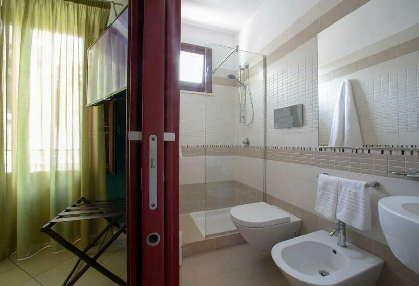 스탠다드 룸, Insula