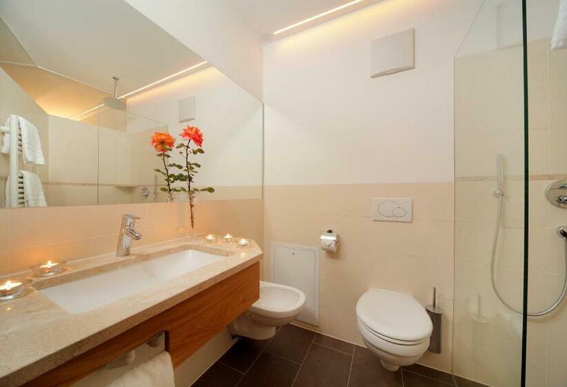 标准间带阳台, Madatsch