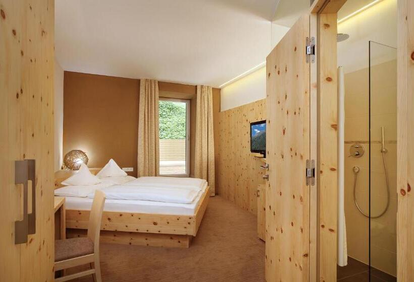 标准房带园景, Madatsch