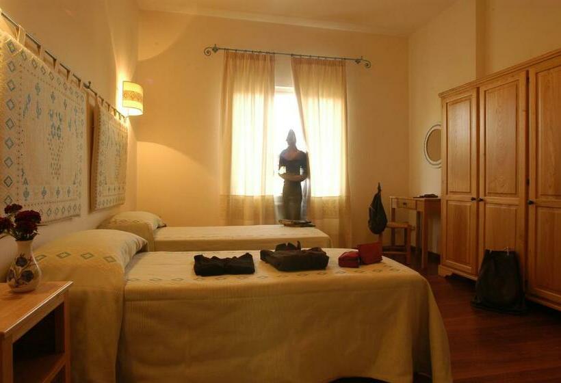 غرفة قياسية ثلاثية, Omu Axiu