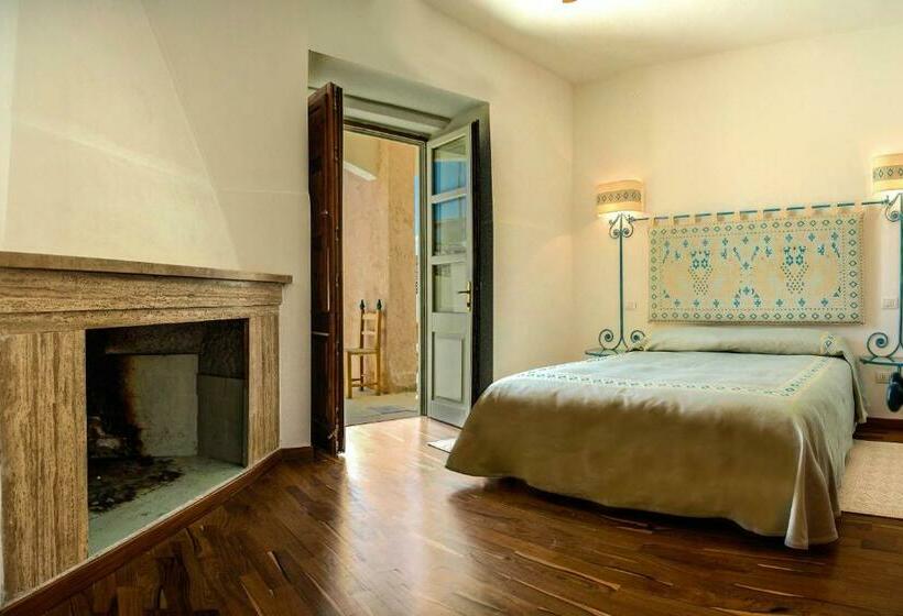 Mini Suite, Omu Axiu