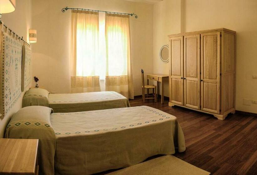 Mini Suite, Omu Axiu