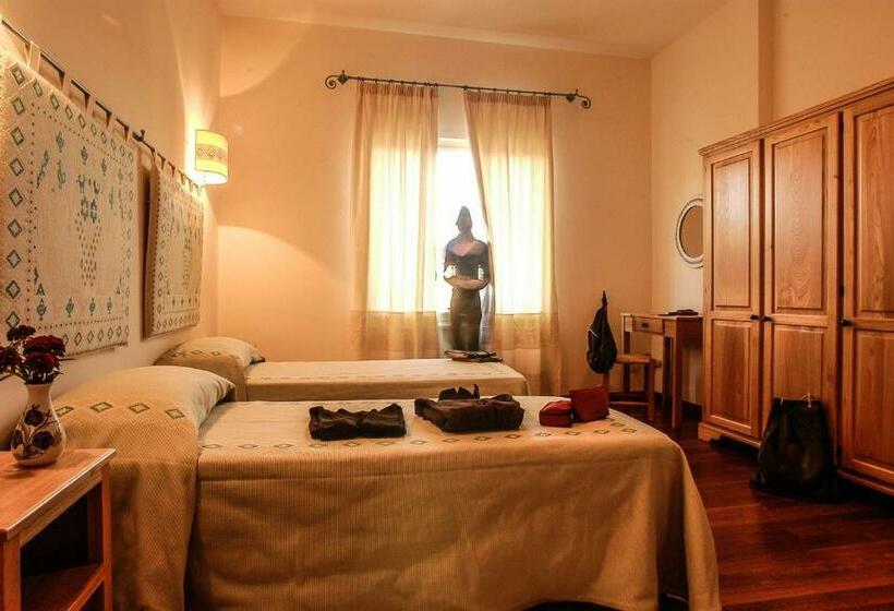 غرفة قياسية ثلاثية, Omu Axiu