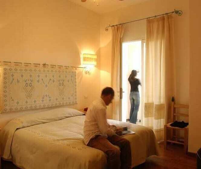 غرفة قياسية فردية, Omu Axiu