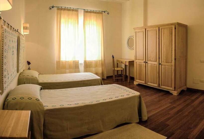 غرفة قياسية ثلاثية, Omu Axiu