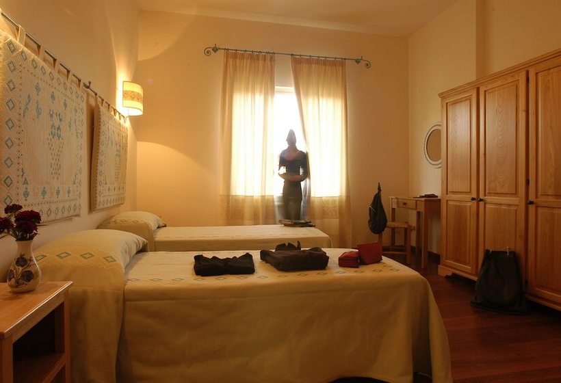 غرفة قياسية ثلاثية, Omu Axiu