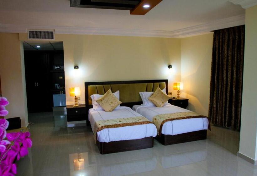 Superior Room, Queen Plaza