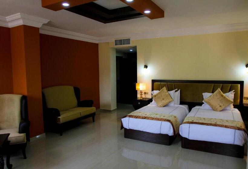 Deluxe Room, Queen Plaza