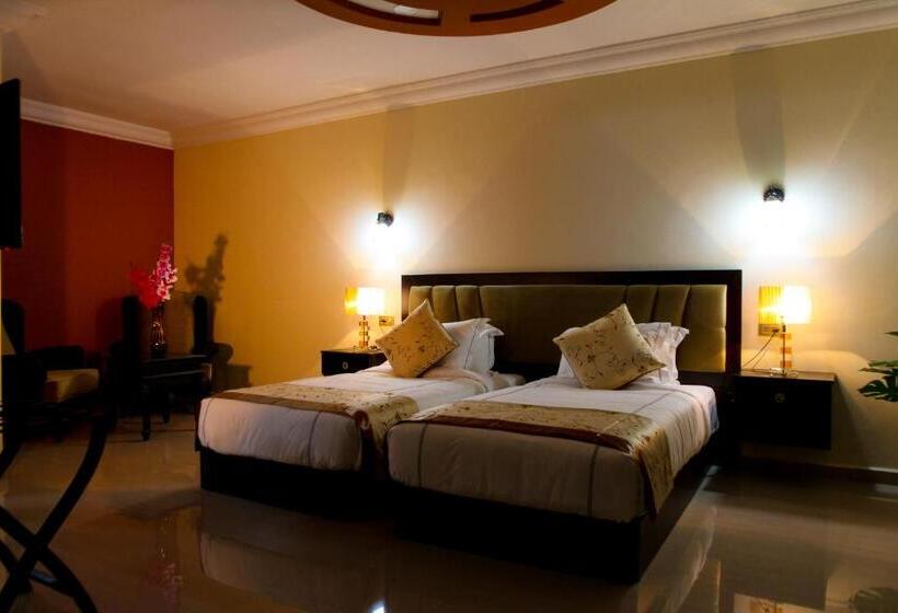 Deluxe Room, Queen Plaza