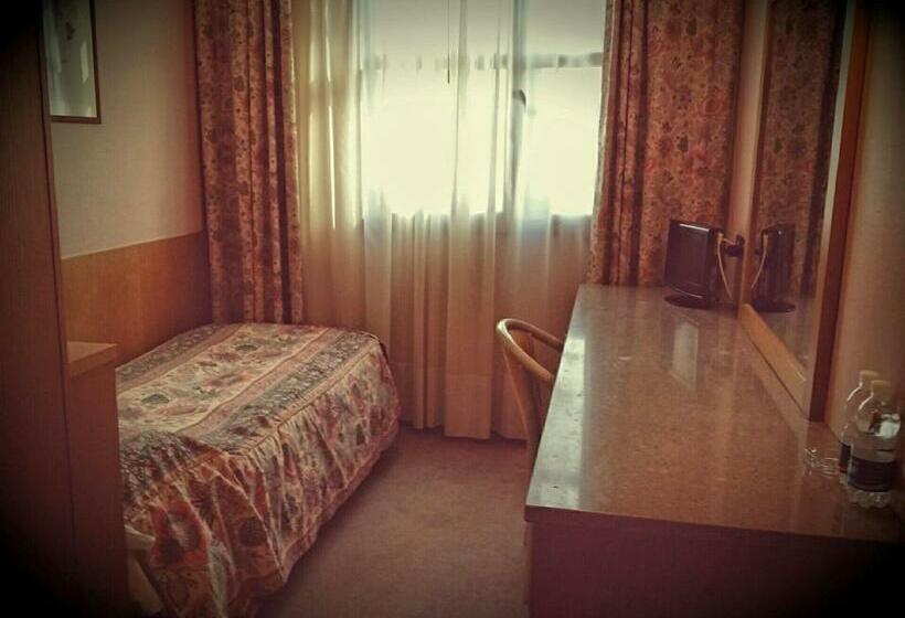 חדר סטנדרט יחיד, Raffaello Venice