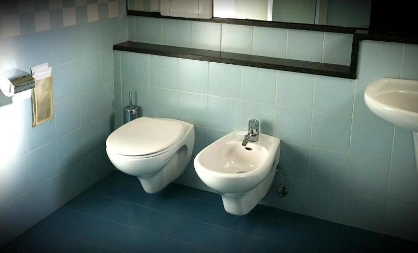 חדר סטנדרט לשלושה, Raffaello Venice