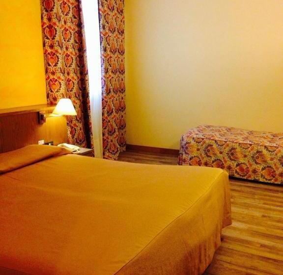 חדר סטנדרט לשלושה, Raffaello Venice