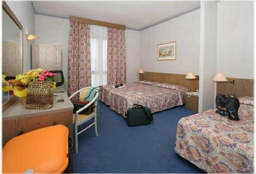 חדר סטנדרט לשלושה, Raffaello Venice