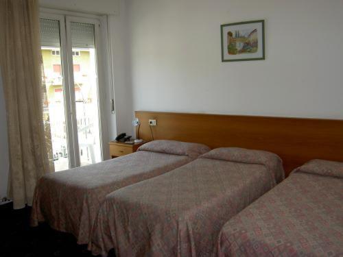 Quarto Triplo Estandar, Rubino