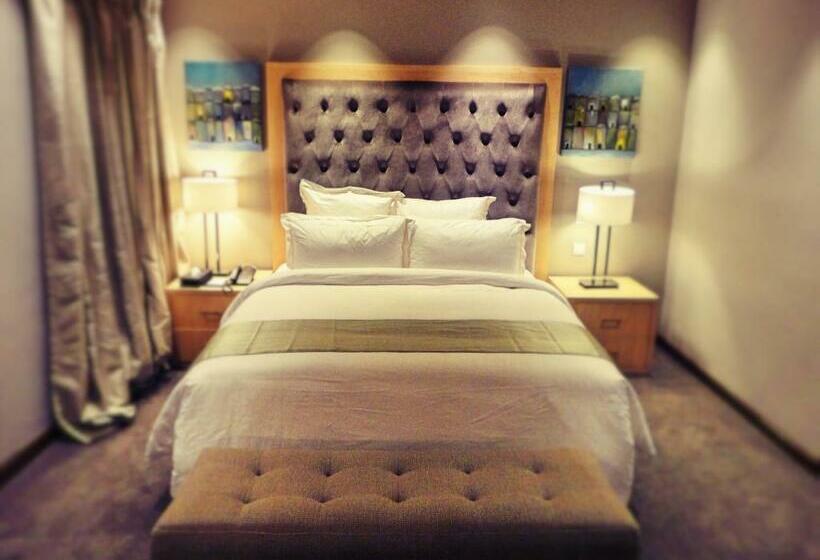 سوییت اجرایی, The Grand Palace