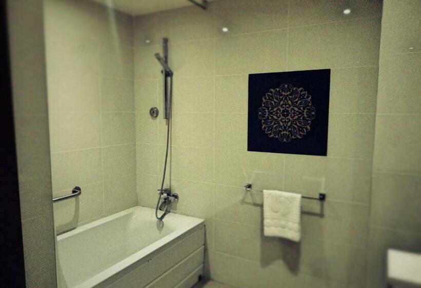 اتاق لوکس, The Grand Palace