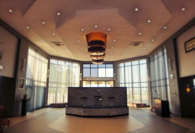 سوییت اجرایی, The Grand Palace