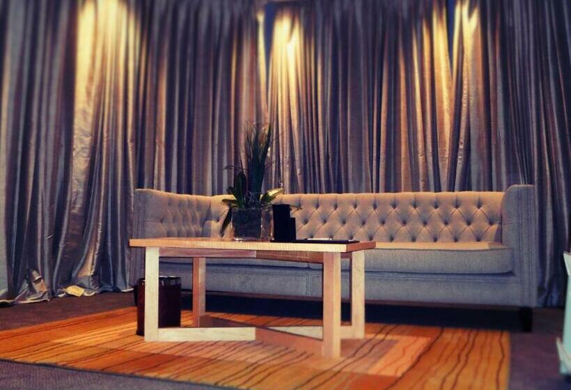 سوییت اجرایی, The Grand Palace