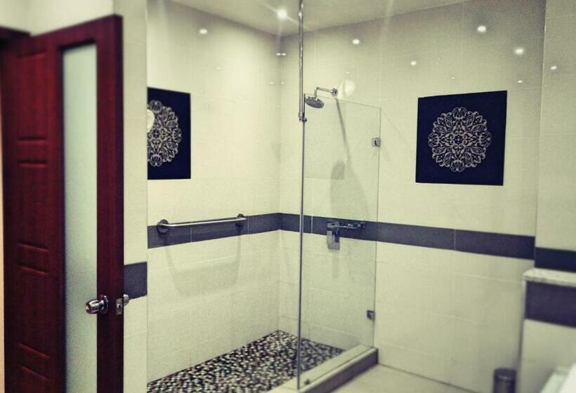 سوییت اجرایی, The Grand Palace