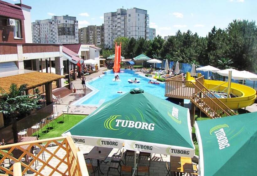 اتاق استاندارد با چشمانداز استخر, Vvp Club