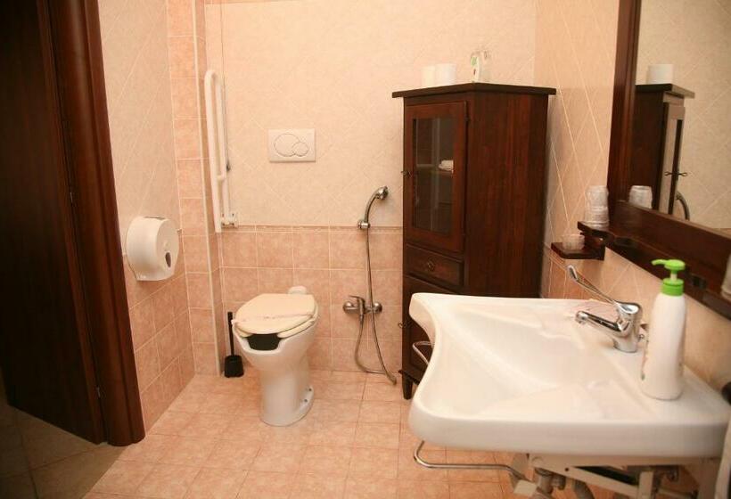 غرفة قياسية لذوى الاحتياجات الخاصة, Residence Angelica