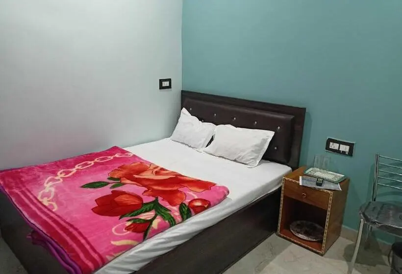 Triple Classic Room, Narayan Inn