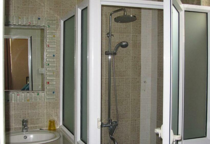 اتاق خانوادگی, Lariad Bnb