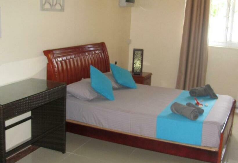 اتاق خانوادگی, Lariad Bnb