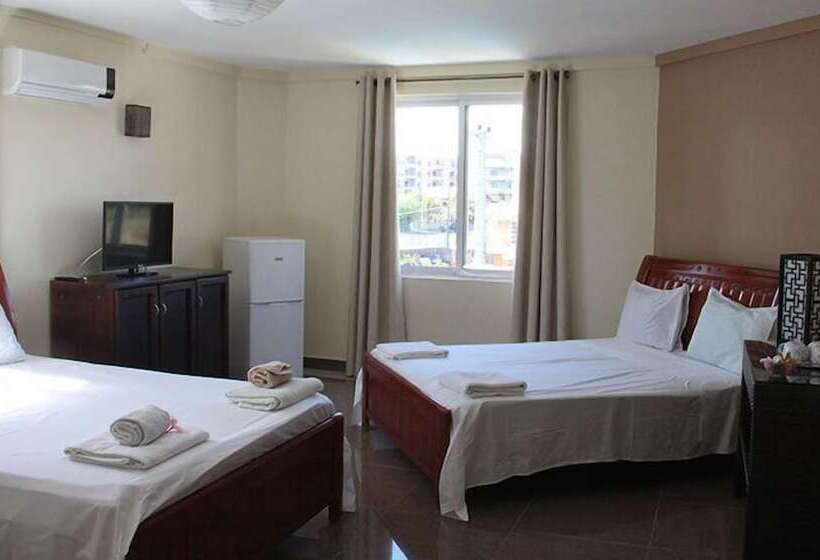 اتاق خانوادگی, Lariad Bnb