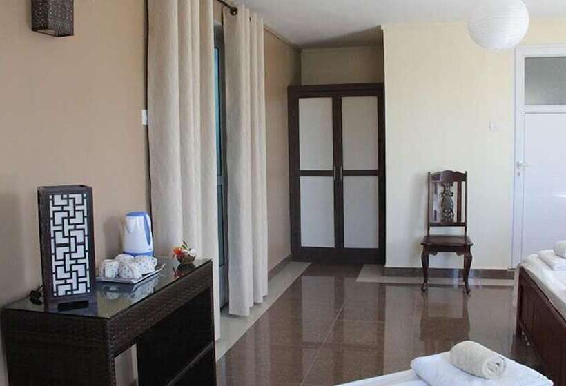 اتاق خانوادگی, Lariad Bnb