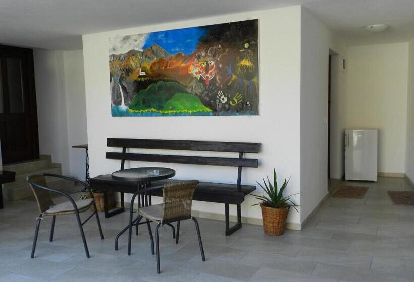 اتاق استاندارد با چشم‌انداز کوهستان, Rooms Pri Lovrižu