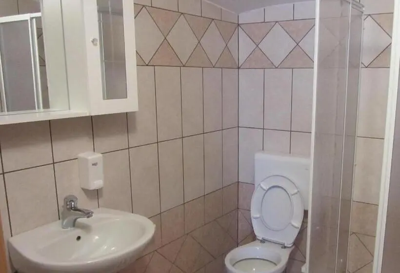اتاق اکونومی, Rooms Pri Lovrižu
