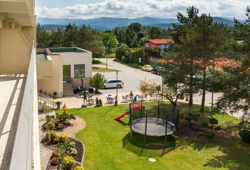 Люкс 2 Спальни, Bed & Breakfast Hotel Perla